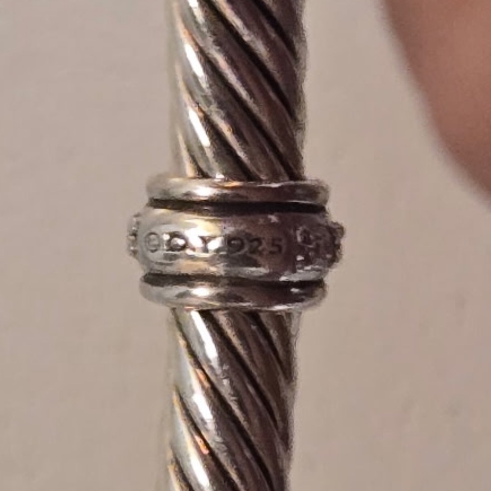 David Yurman Bracelet w/Diamond size Medium
4MM CABLE STATION BRAC DIA 0.068CTW - Picture 4 of 4